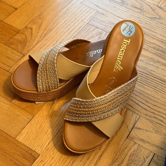 NWT Women's Beige Woven Wedge Sandals, size 7,5 - Picture 1 of 9